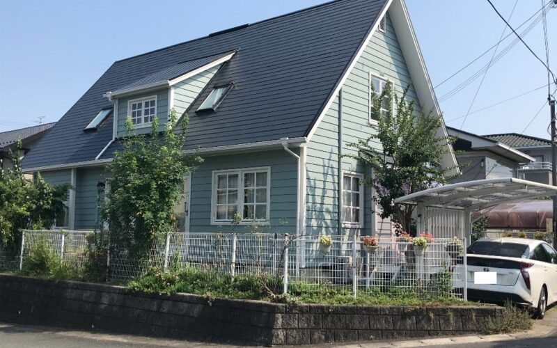 輸入住宅の外壁・屋根塗装 | 従来の色みにグリーンを足しアンティークな外観へ