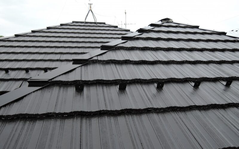 古くなった家全体の屋根と外壁を綺麗に塗り替え　栗東市