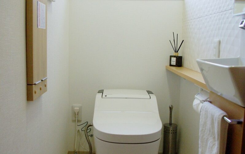 ジメジメする湿式トイレをカラッと清潔な乾式トイレにリフォーム