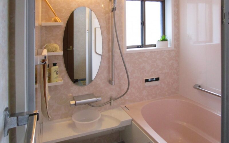 浴槽を10cm広げてお風呂をピンクのデザインにリフォーム　栗東市