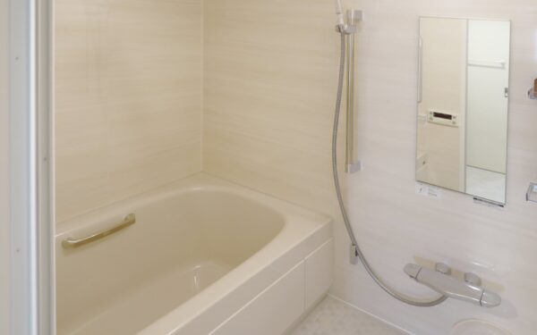 マグネットが使える収納上手な洗面と、シンプル上質なお風呂へのリフォーム　草津市