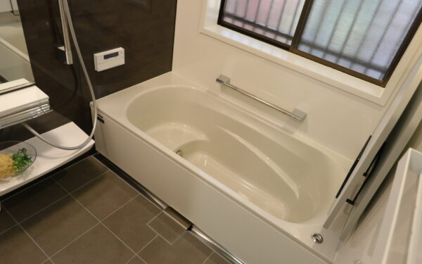 お手入れ簡単！広々と使いやすい浴室・洗面所へリフォーム｜大津市