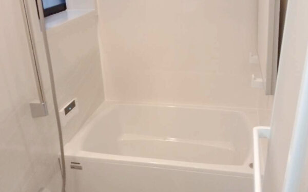 システムバスへの入れ替えでお手入れのしやすさとあたたかく快適な浴室を実現したリフォーム｜栗東市