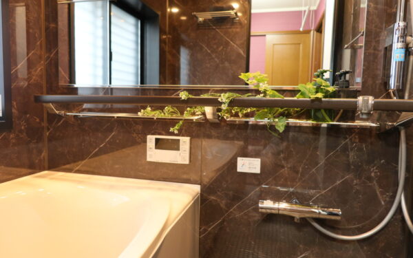 高級感のある人造大理石浴槽や浄水シャワーでホテルライクな浴室へリフォーム｜草津市