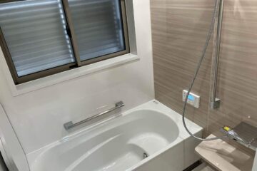 【築20年の水回り】お掃除のしやすい素材や使い勝手の良い機能にこだわった浴室・洗面所のリフォーム｜草津市