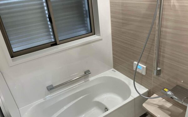 【築20年の水回り】お掃除のしやすい素材や使い勝手の良い機能にこだわった浴室・洗面所のリフォーム｜草津市