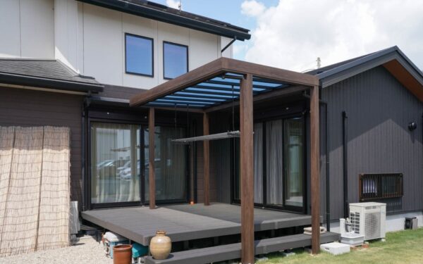 1階におばあ様の寝室を増築！テラス屋根付きのウッドデッキも施工したリフォーム事例｜野洲市