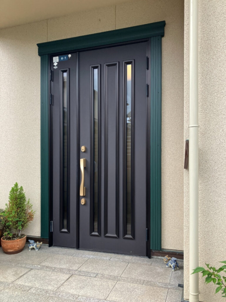 リフォーム前の玄関ドア1