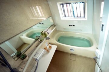 【築40年】タイル貼りの在来浴室とトイレを快適に一新した水回りリフォーム｜草津市