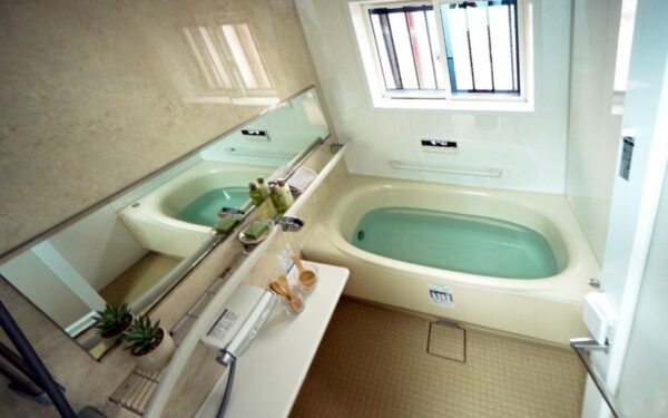 【築40年】タイル貼りの在来浴室とトイレを快適に一新した水回りリフォーム|草津市